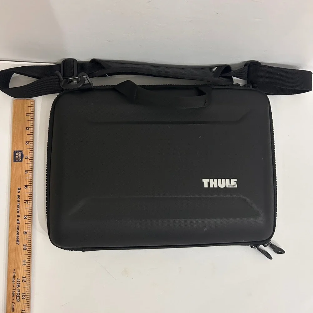 Thule Gauntlet 4.0 MacBook Pro Attache 15 Black Hard Shell Laptop Case TGSE-2357